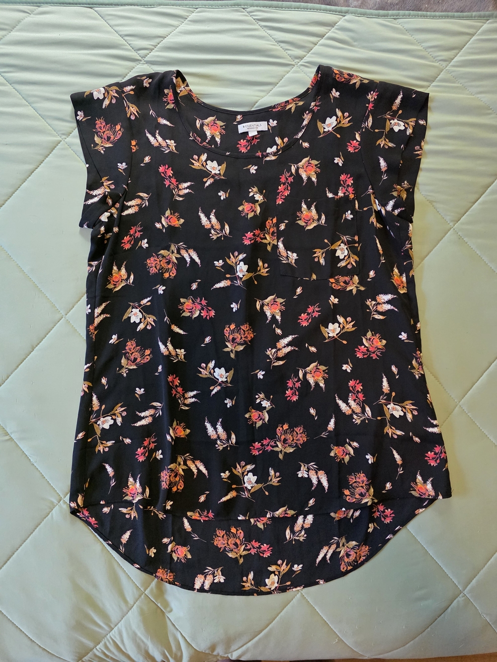 Floral Scoop Neck Shirt | Size Medium
